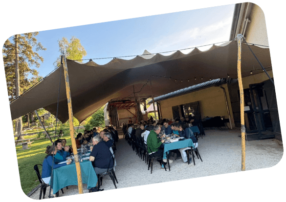 Groupe sous tente : location de salle en Haute-Loire