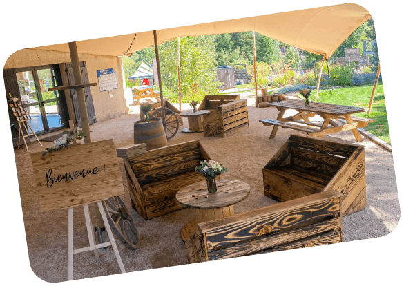 Terrasse sous tente : location de salle en Haute-Loire